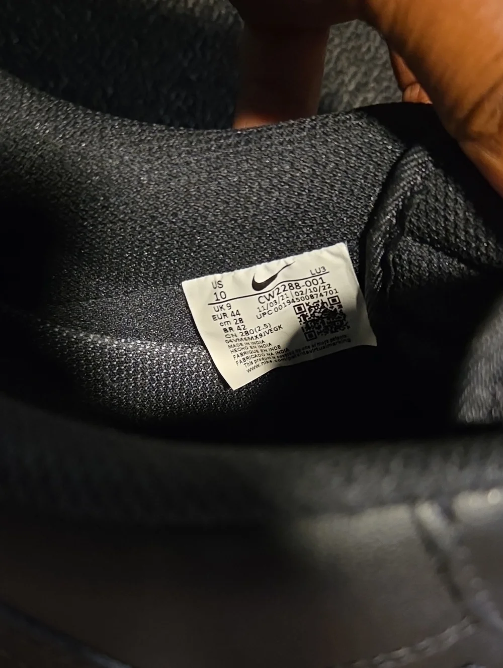 Nike Men’s Black Low-Top Leather Sneakers